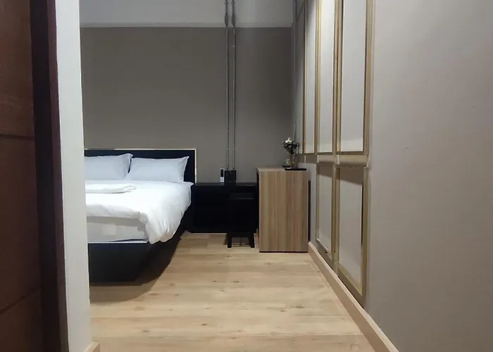 N5 Ratchawong Hostel *