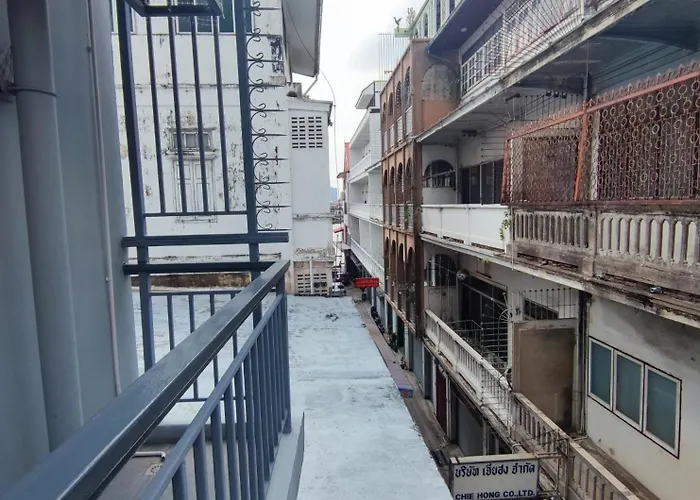 N5 Ratchawong Hostel