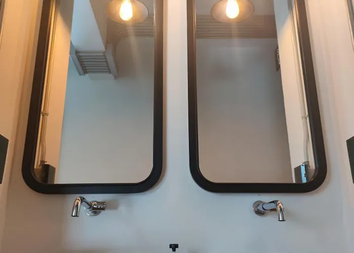 N5 Ratchawong Hostel