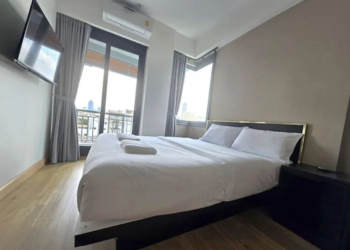 N5 Ratchawong Hostel
