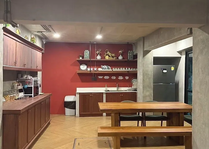 N5 Ratchawong Hostel